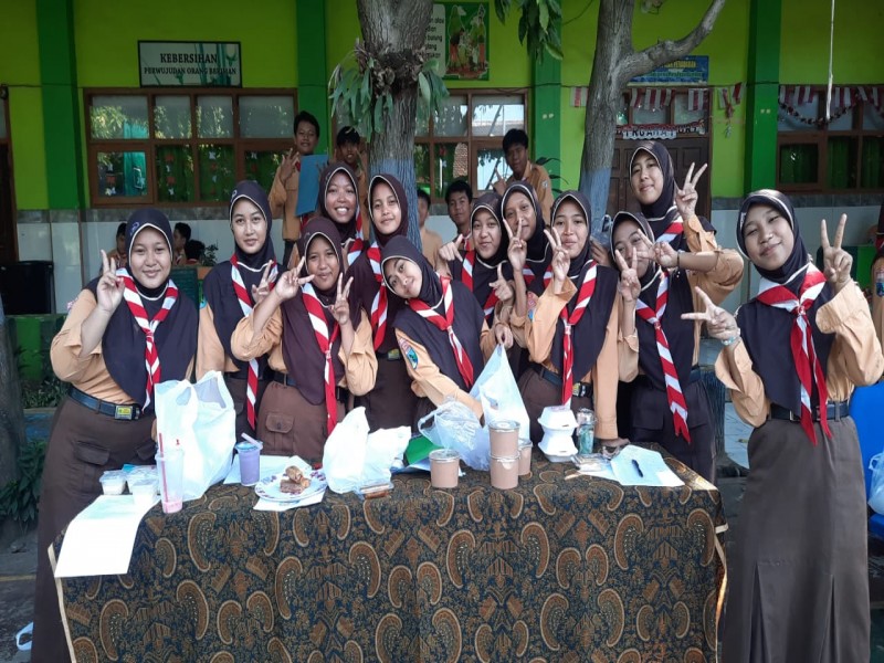 Siswa-Siswi Kelas 9 Gelar Bazar Kreatif sebagai Ujian Praktik Mapel Prakarya