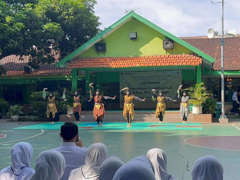 MTs Negeri Kota Probolinggo Semarakkan P5RA dengan 'Kearifan Lokal': Lomba Masak Kuliner Tradisional dan Pentas Tari Nusantara Jadi Daya Tarik