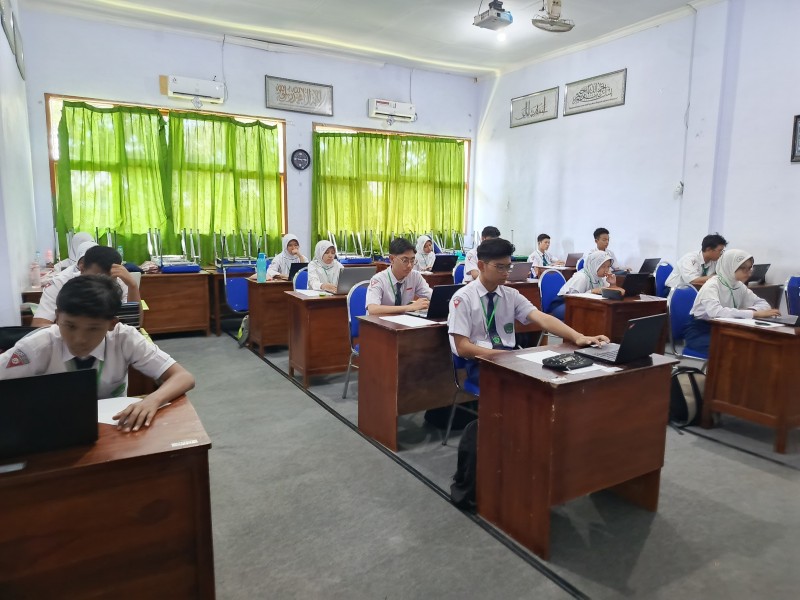 MTs Negeri Kota Probolinggo Uji Kompetensi Siswa Kelas 9 Lewat Ujian Madrasah